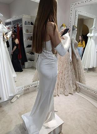 Продам красиву сукню (айворі)
