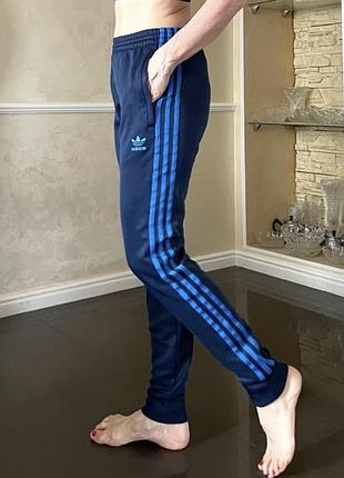 Adidas оригінал спортивні штани з кишенями.