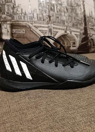 Футбольні футзалки adidas predator