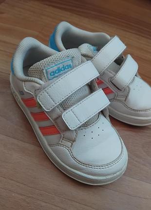 Кросівки adidas для дівчинки.  26 розмір