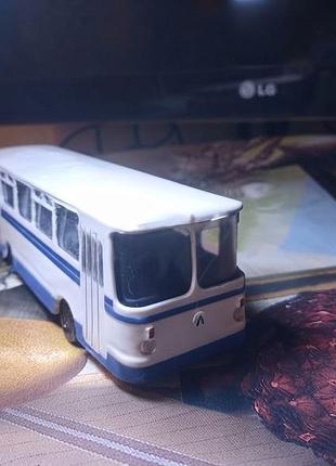 Лаз 695 автобус игрушка