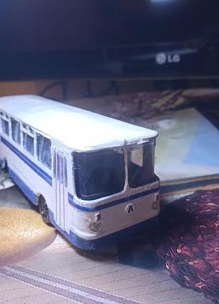 Автобус лаз.модел  для диорамы.масштаб 1/43