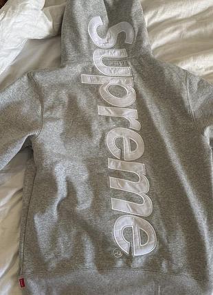 Худі supreme супрім 1:1, розмір с (жіночий ) , відповідає розміру. якщо треба додаткові фото або є питання, звертайтесь, одразу відповім.