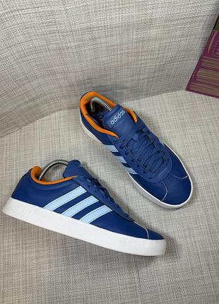 Оригінальні кросівки adidas