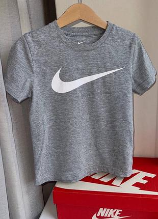 Футболка від nike🩶