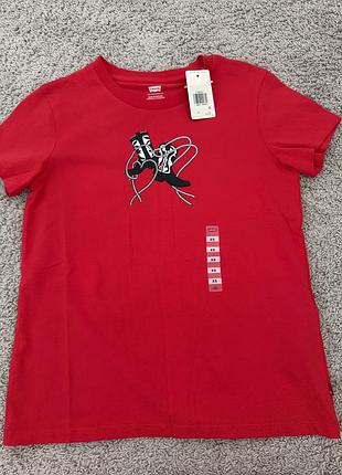 Нова футболка  levi's graphic logo perfect t-shirt яскраво-червоного кольору із західним (вестерн) принтом у вигляді ковбойських чобіт і мотузки xs 34