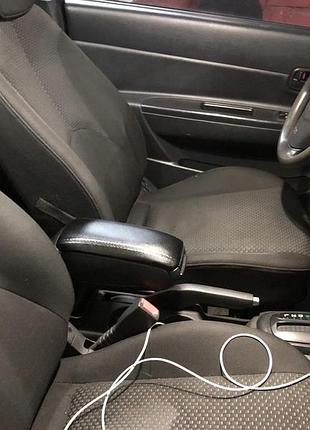 Підлокітник (в підсклянник) для hyundai accent 2006-2010 рр