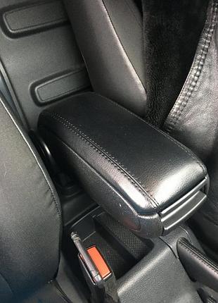 Подлокотник v1 (в подстаканник) черный для volkswagen caddy 2010-2015 гг