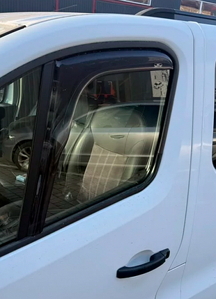 Ветровики вставные (2 шт, hic) для renault trafic 2015- гг
