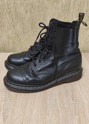 Культові черевики dr .martens 1460 pascal