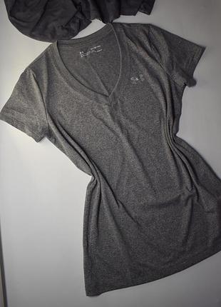 Сіра спортивна футболка under armour xs