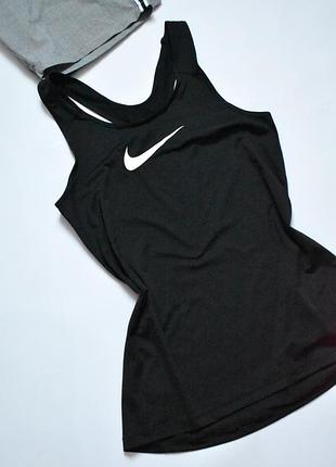 Базова чорна приталена майка nike l