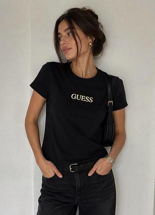 Футболка котонова з надписом guess