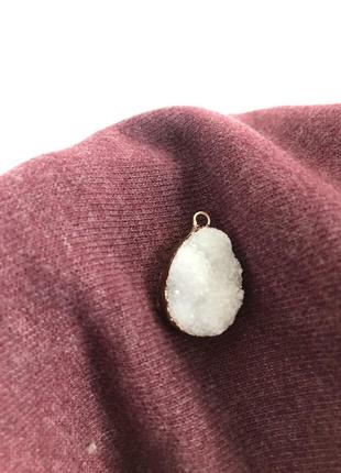 Кулон з натурального каменю, друза агата, білий