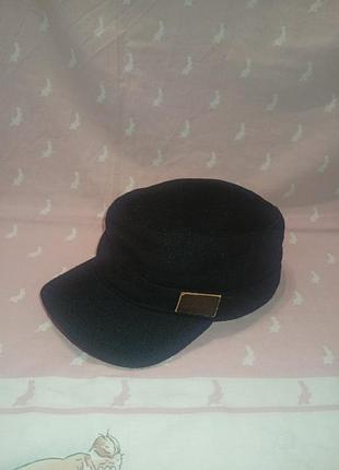Кепка fred perry.                .