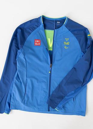 Жіноча, спортивна куртка uniqlo з офіційної колекції для шведської, олімпійської та паралімпійської команди. модель виконана у поєднанні синіх відтінк
