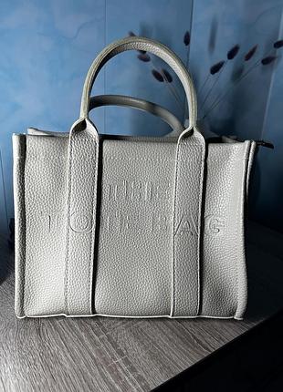 Сіра сумка the tote bag.