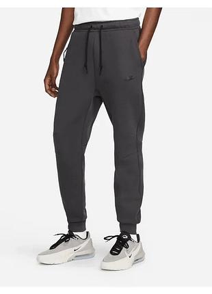 Штани чоловічі nike sportswear tech fleece jogger pants grey fb8002-060