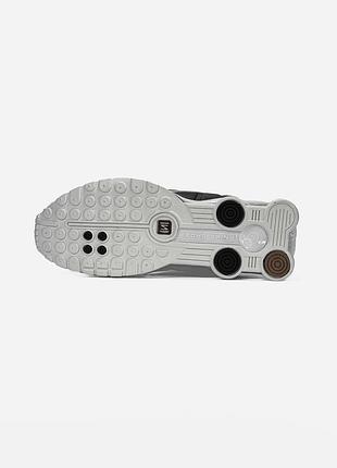Nike shox r4 sail/black/fauna brown