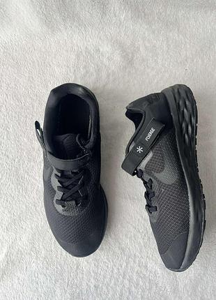 Кроссовки фирмы nike 39 размер по стельке 25,5 см