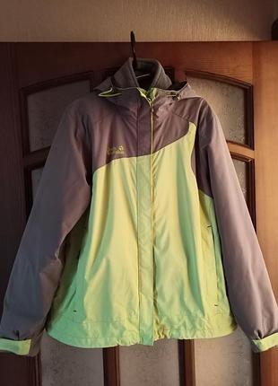 Куртка от бренда jack wolfskin