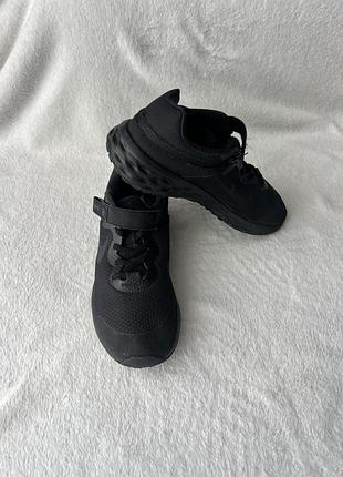 Кроссовки фирмы nike 39 размер по стельке 25,5 см