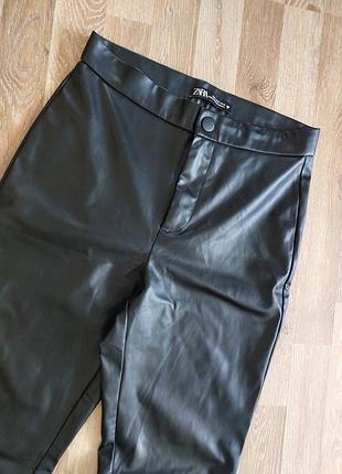 Брюки кожаные zara.