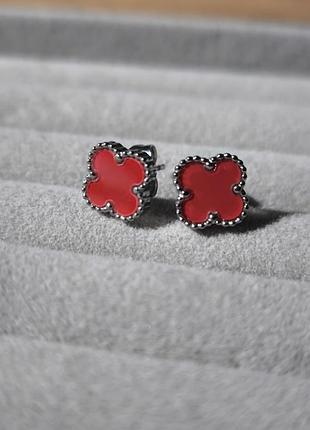 Серьги гвоздики из ювелирной стали можно мочить не черные