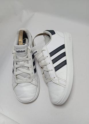 Кросівки adidas біло - чорні
