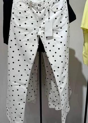 Zara трендові джинси розміру с/м