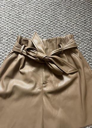 Шкіряні шорти zara , розмір s