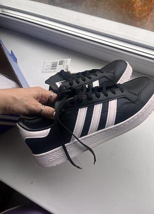 Кросівки adidas