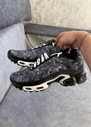 Стильные кроссовки nike air max tn plus black dark smoke grey