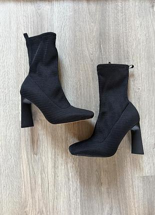Чоботи від asos