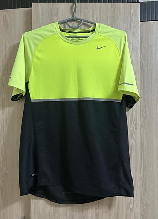 Футболка чоловіча nike спортивна