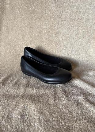 Туфлі-балетки crocs grace flat р. 5 натур. шкіра
