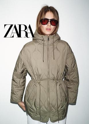 Стьогана куртка zara з капюшоном / хакі