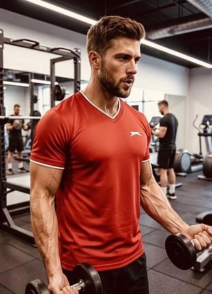 Slazenger нова чоловіча спортивна футболка яскраво-червоного кольору контрастні білою обробкою по краю коміра і рукавів. розмір м