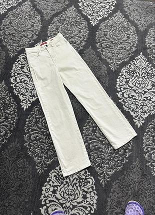 Жіночі джинси бренду guess.