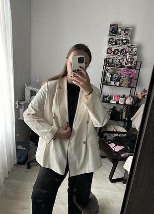 Даоборотний молочний блейзер h&m