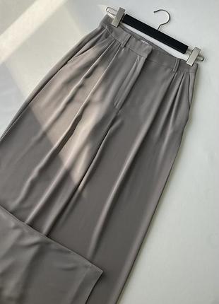 Штани-палаццо із защипами/складками жіночі h&m сіро-коричневі тауп однотонні розмір s
