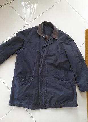 Чоловіча подовжена куртка .m&s 
є підклад.комірець шкіряний

розмір xl/xxl.