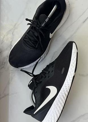 Кросівки nike revolution
