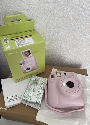 Fujifilm instax mini 12 у кольорі blossom pink (ніжно-рожевий)