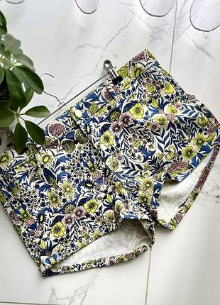 Яркие короткие женские джинсовые шорты в принт от h&amp;m