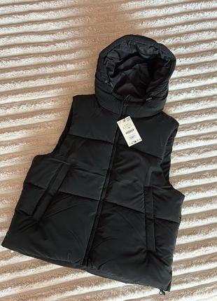 Чоловічий теплий жилет zara з капюшоном