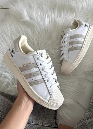 Женские кроссовки adidas superstar cloud white disney stitch