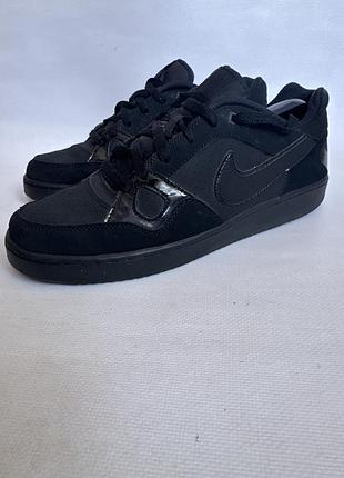 Шкіряні. кросівки nike