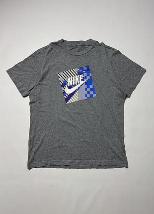 Серая футболка nike с ярким принтом / футболка найк