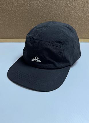 Чорна п'ятипанельна кепка з патчем / кепка 5 panel / кепка з прямим козирьком